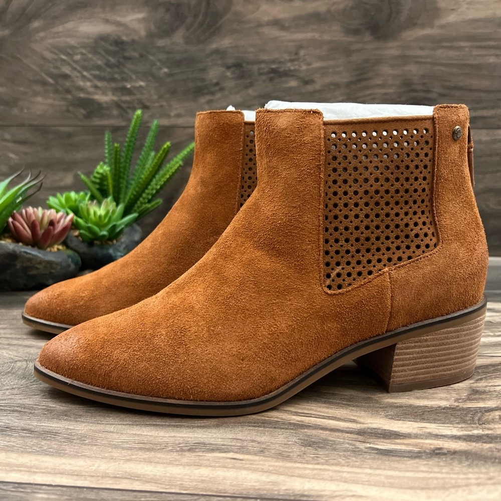 NIB Cole Haan Val Bootie Pointed Toe Ankle Boots British Tan Suede 8B 38.5 - Picture 4 of 12